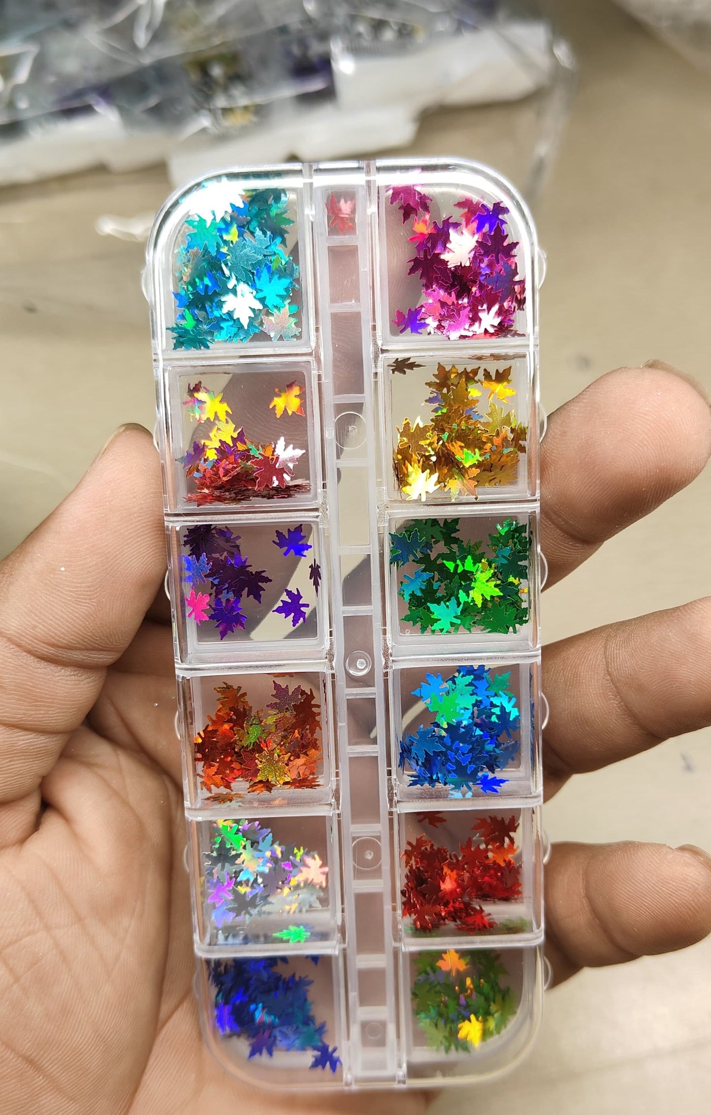 GV785 12-Grid Holographic Maple Leaf Nail Art Sequin Box – Metallic Glitter Shapes for DIY Nails